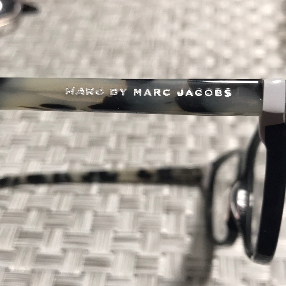 Marc by Marc Jacobs Frame - Picture 3 of 8